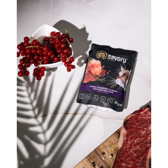 Корм вологий Savory Sterilised Cat Pouch Lamb and Cranberry in Gravy для стерилізованих котів з ягням та журавлиною у соусі