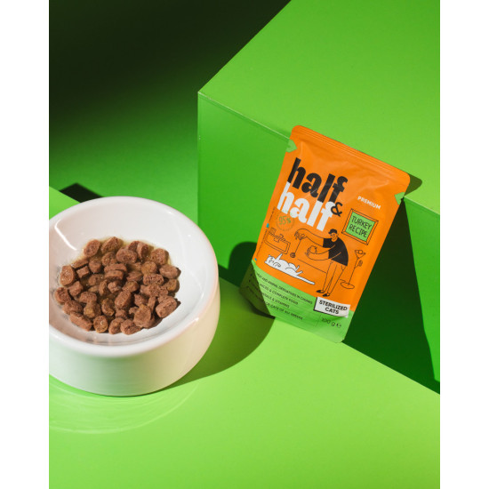 Корм вологий HalfHalf для стерилізованих котів шматочки з індичкою в желе у формі пауча 100г