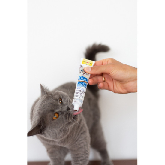 Паста GimCat DUO PASTE Multi-vitamin 12 vitamins with tuna для котів усіх порід 12 вітамінів та тунець 50г