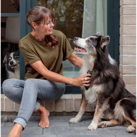 Гребінець-тример Trixie для собак для видалення підшерстя 7х15 см