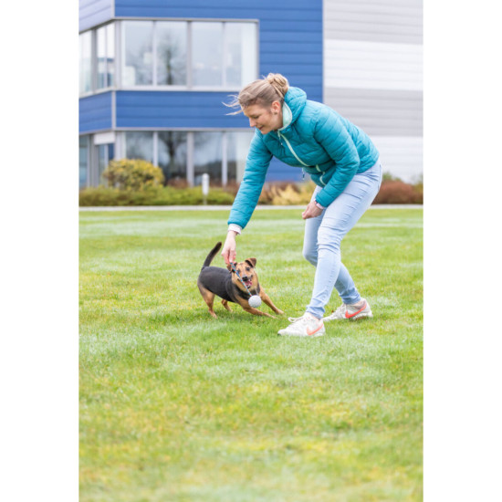 Іграшка Trixie для собак Куля з мотузкою натуральна гума 6 і 30 см